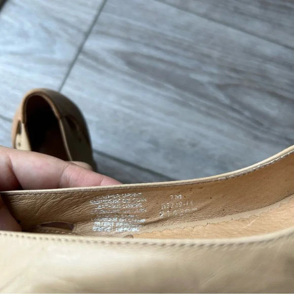 Blondo Tan Ivory Contrasting Colour Leather Peep Toe  Cutout Platform Pumps - Picture 11 of 16